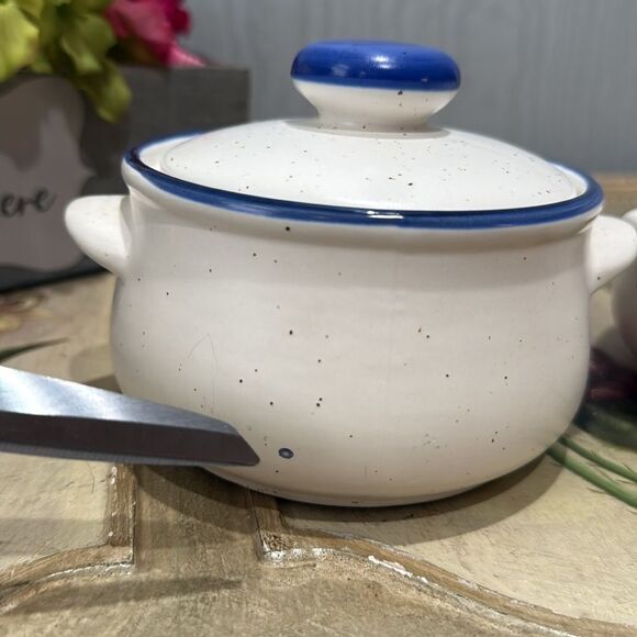 Vintage Set of Two Floral Motif Speckled Stoneware Soup Bowls with Lids Japan - Picture 4 of 16